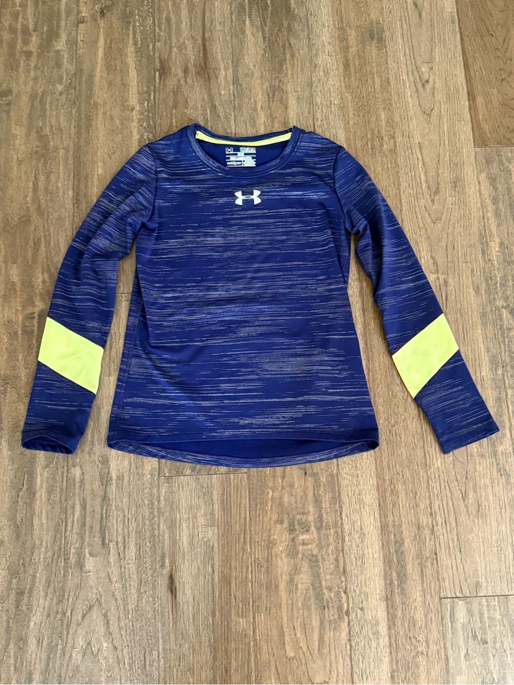 Girls size medium (10/12) Under Armour cold gear base layer